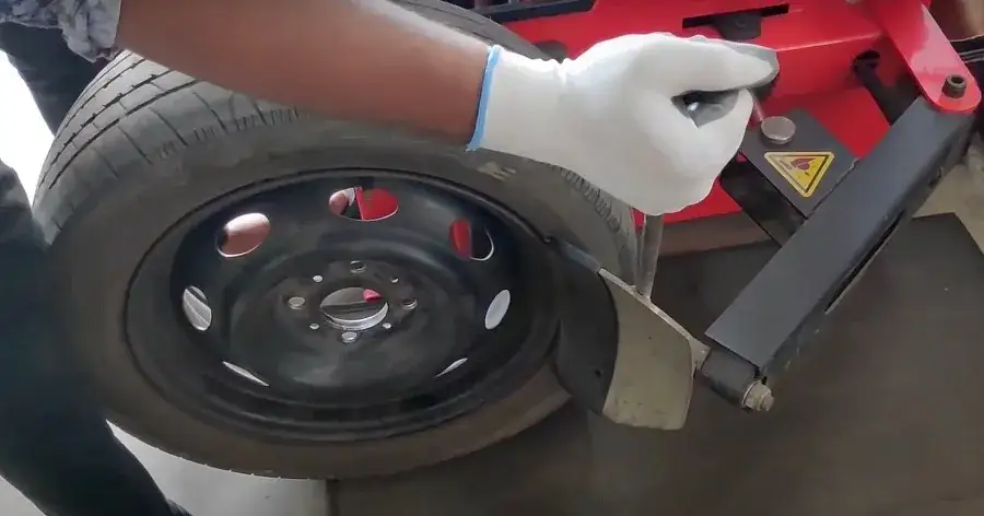 Ile kosztuje przechowanie opon? Sprawdź, jak uniknąć wysokich kosztów i wybrać najlepszą opcję!