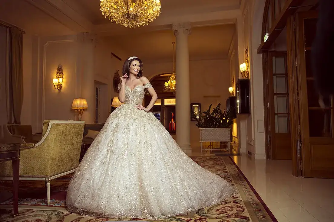 Suknia ślubna: Ile wcześniej kupić? Złoty harmonogram bez stresu