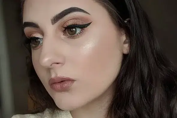 Jasna cera: idealny rozświetlacz i blask bez "brudnej smugi"!