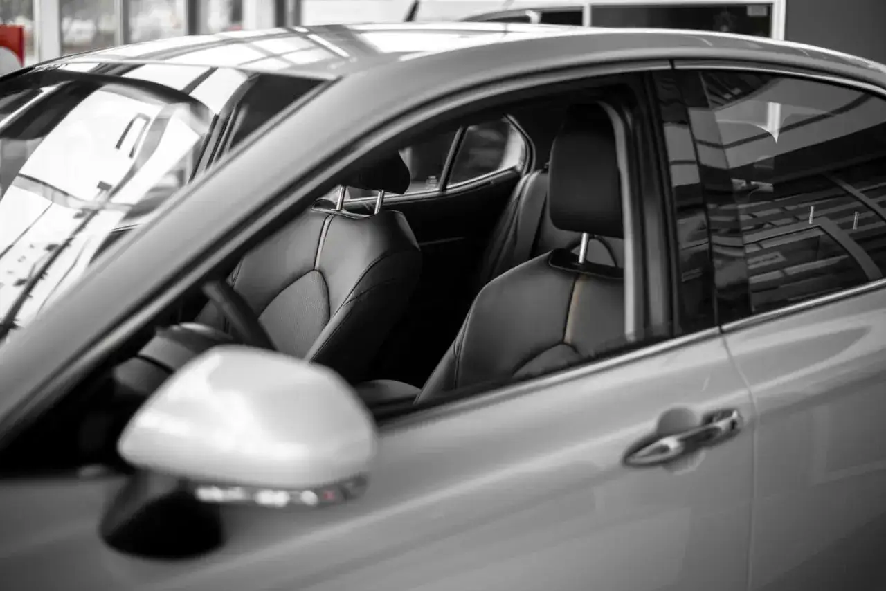 Skuteczne domowe sposoby na czyszczenie wnętrza samochodu bez chemii