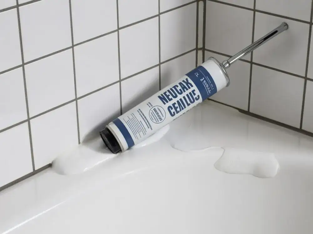 Jaki silikon do wanny? Wybierz najlepszy dla trwałego uszczelnienia
