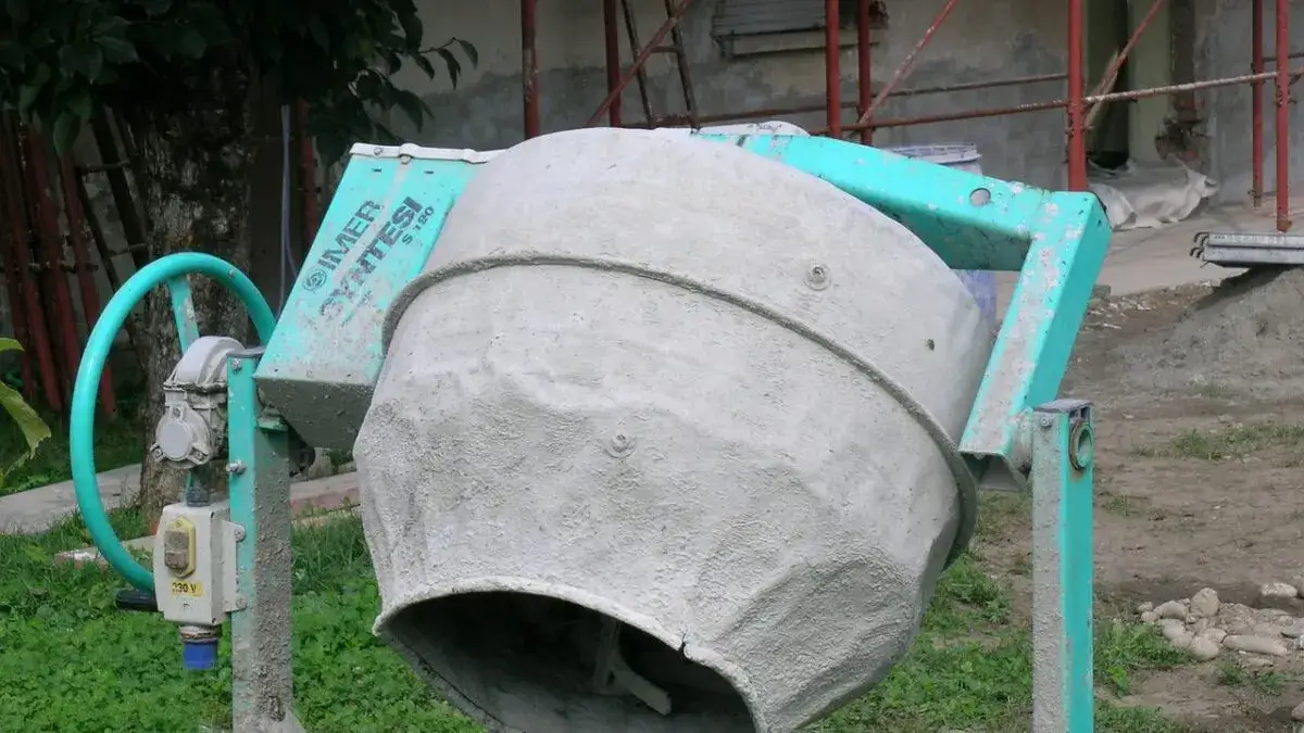 Wynajem betoniarki: Ceny od 30 zł. Jak wybrać i nie stracić kaucji?