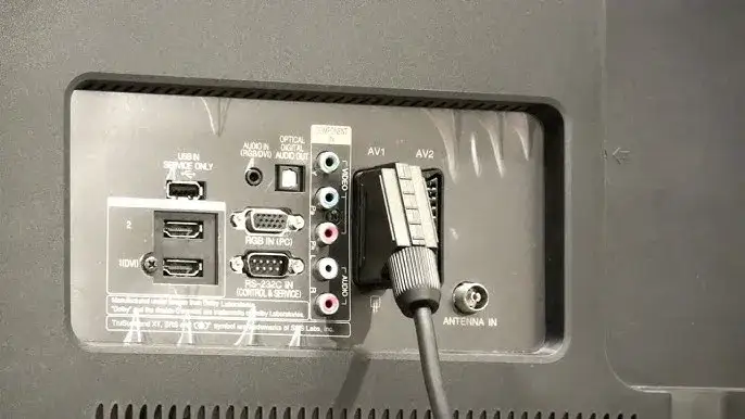 Jakim kablem podłączyć dekoder do telewizora, aby uniknąć problemów?