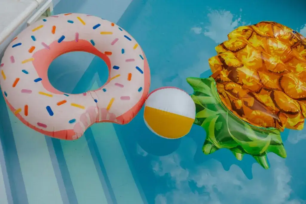 Najlepsze rzeczy do pływania, które poprawią Twoje bezpieczeństwo i komfort