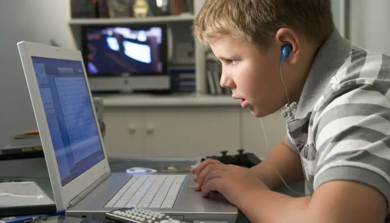 Czy warto uczyć się programowania? Odkryj korzyści i możliwości