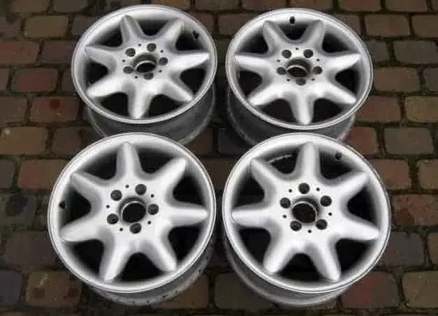 Jakie felgi do Mercedesa W202? Sprawdź najlepsze opcje i rozmiary