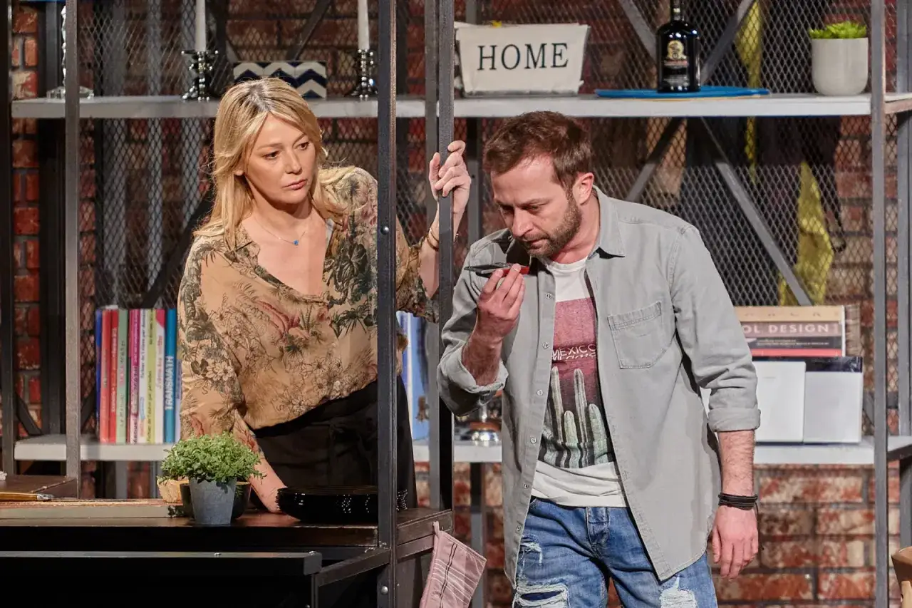 Dobrze się kłamie spektakl w Warszawie - nie przegap najbliższych dat