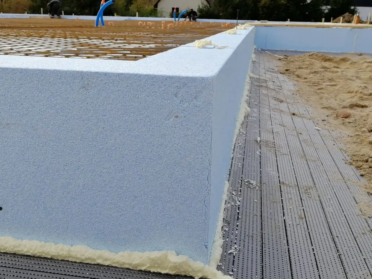 Jaki XPS na fundament? Poradnik: parametry, grubość, błędy