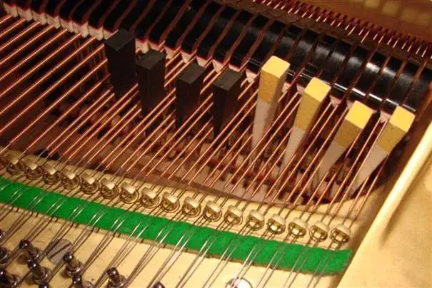 Jak nastroić pianino samodzielnie i uniknąć najczęstszych błędów