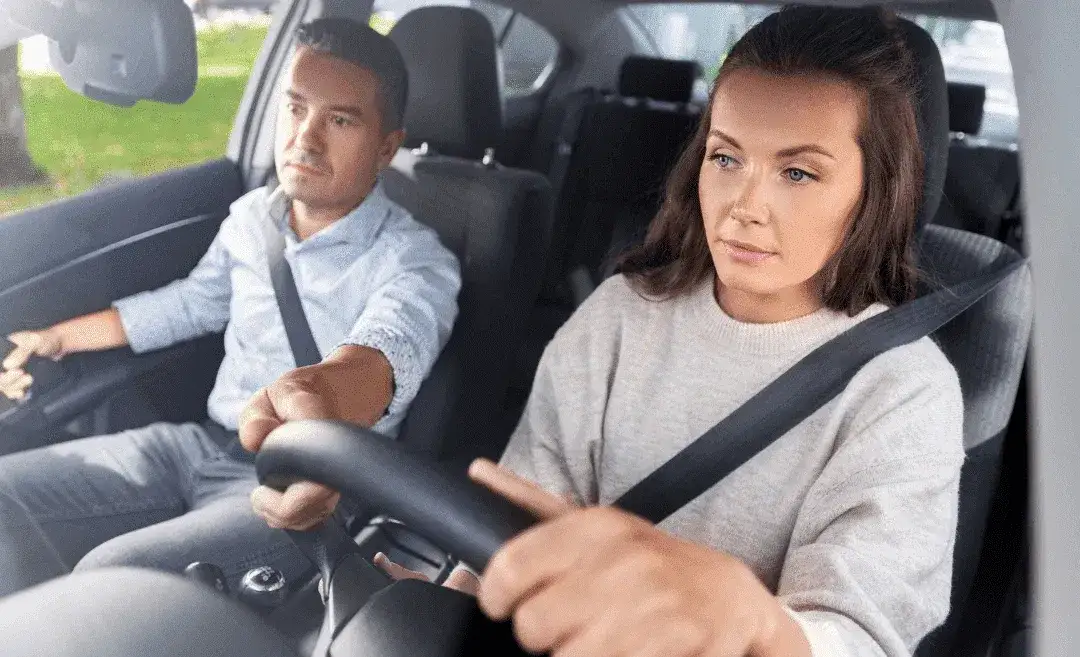 Jak nauczyć się jeździć samochodem: skuteczne porady i techniki dla każdego