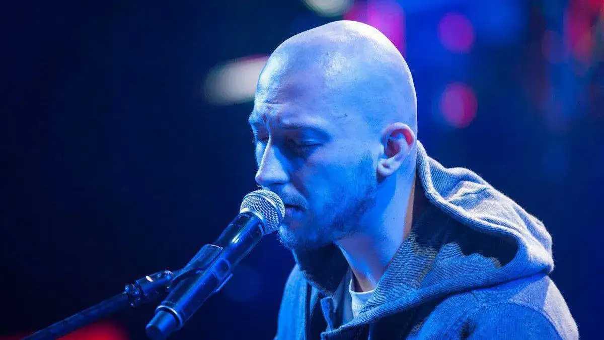 Koncert Korteza: Ile trwa (90-120 min) i jak zaplanować wieczór?