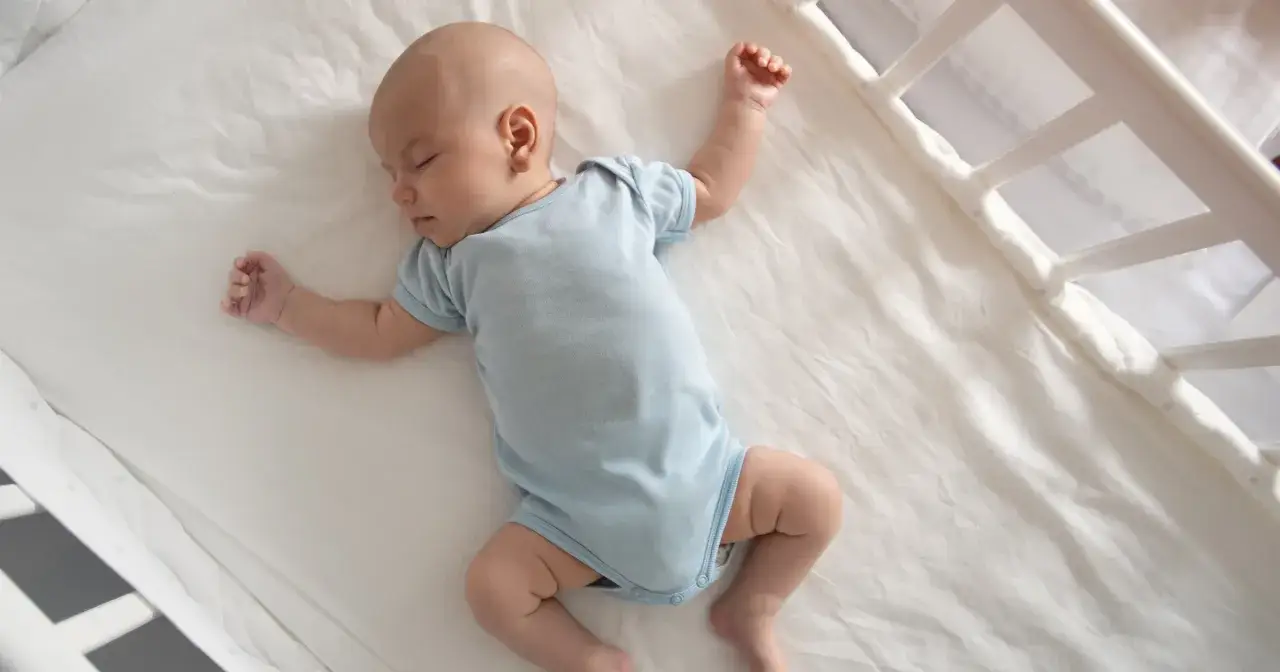 Jaka poduszka dla niemowlaka? Bezpieczne wybory dla zdrowego snu