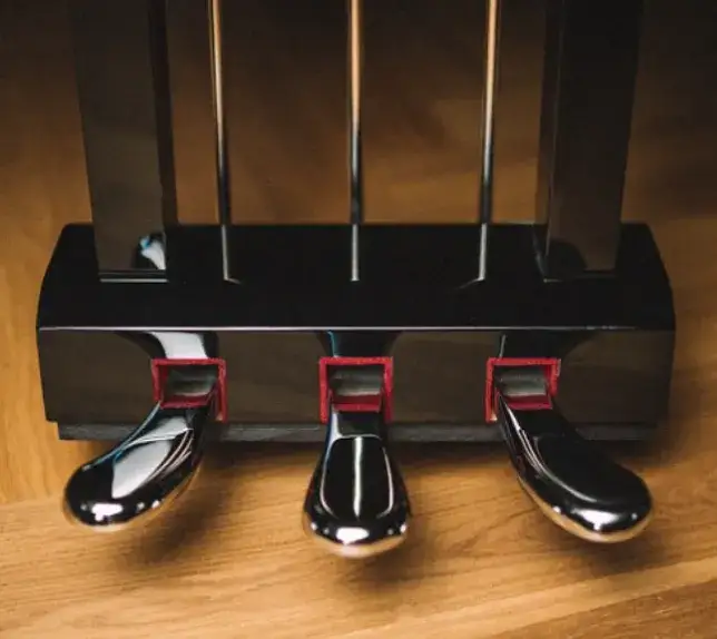 Pedały w pianinie: jak ich używać, by poprawić brzmienie muzyki