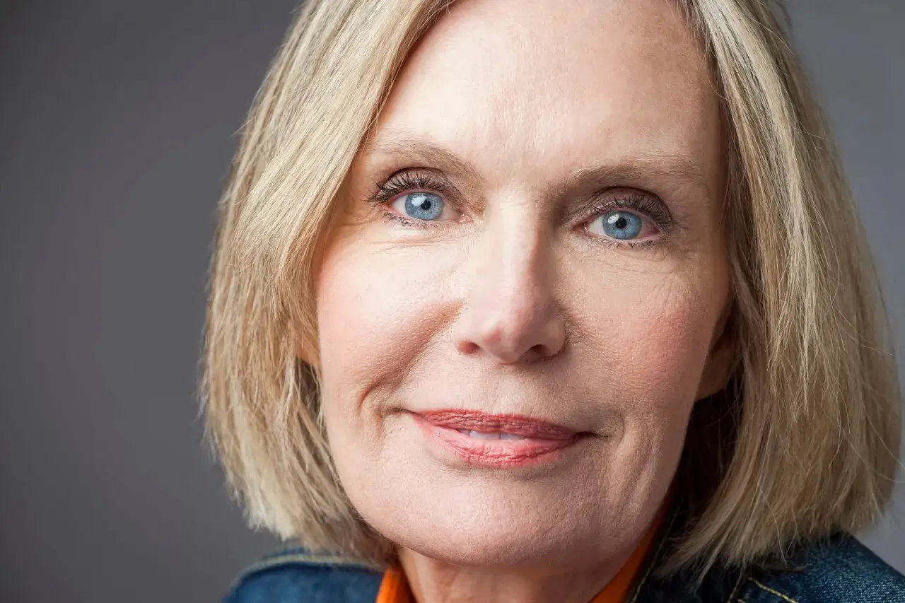 Modne fryzury dla pań po 60-tce: 7 odmładzających cięć