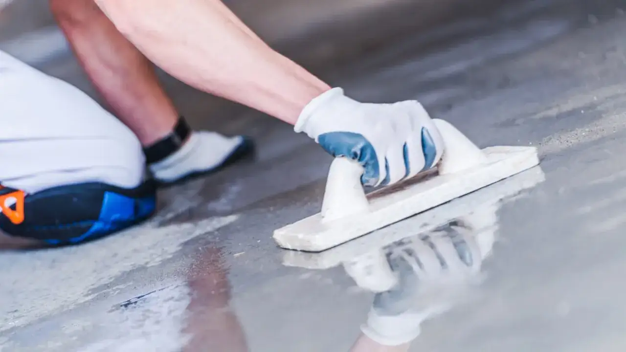 Jaki beton na wylewkę na gruncie, aby uniknąć pęknięć i kosztów?