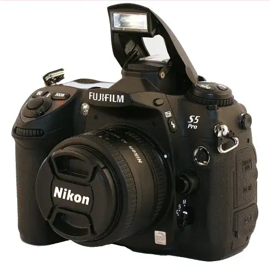 Recenzja Fuji S5 Pro: Zalety i wady tego modelu aparatu