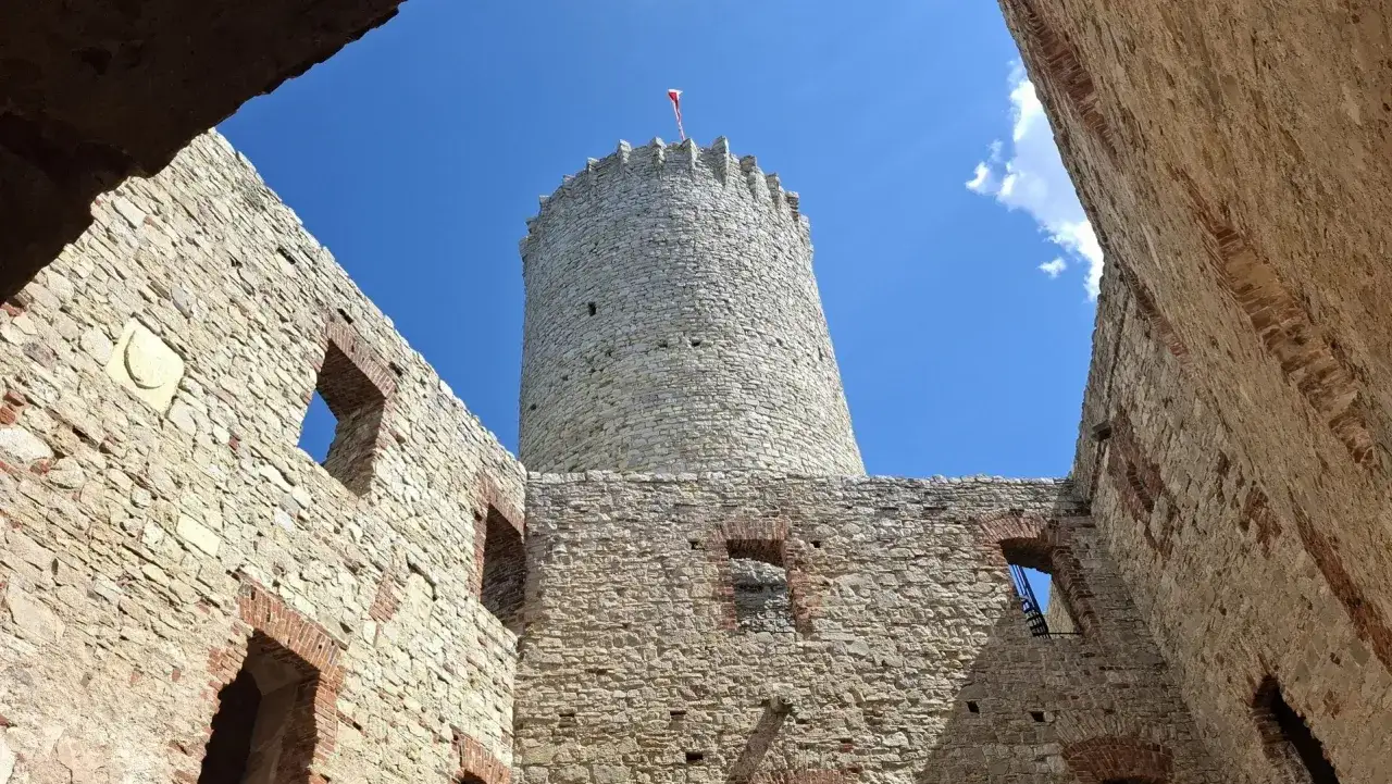 Zamek Lipowiec w Babicach - historia, lokalizacja i atrakcje turystyczne