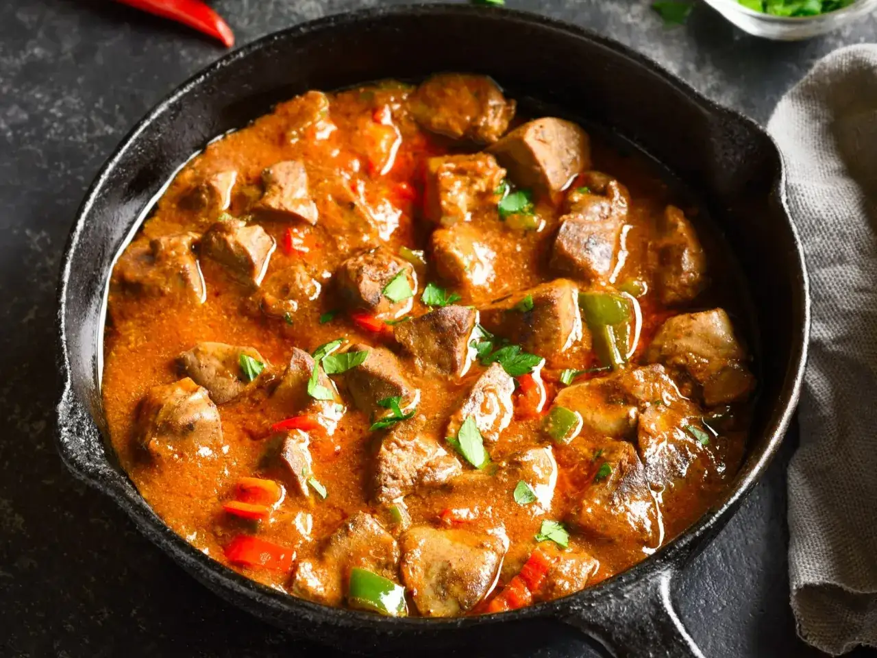 Wątróbka z cebulką: Smaż ją idealnie! Nigdy więcej twardej.