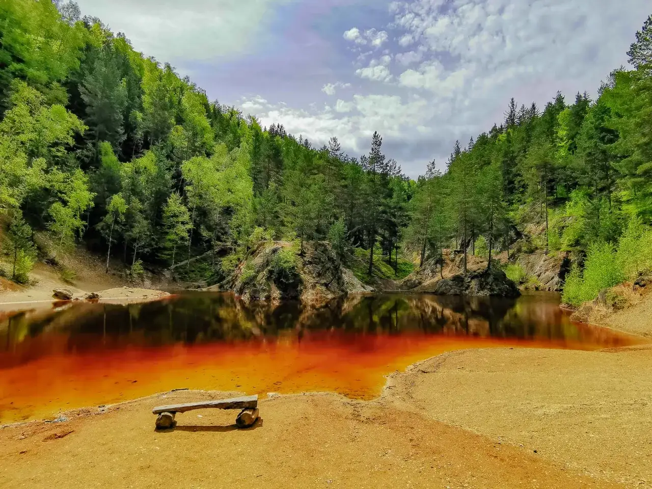 Kolorowe jeziorka kiedy najlepiej jechać, aby uniknąć tłumów