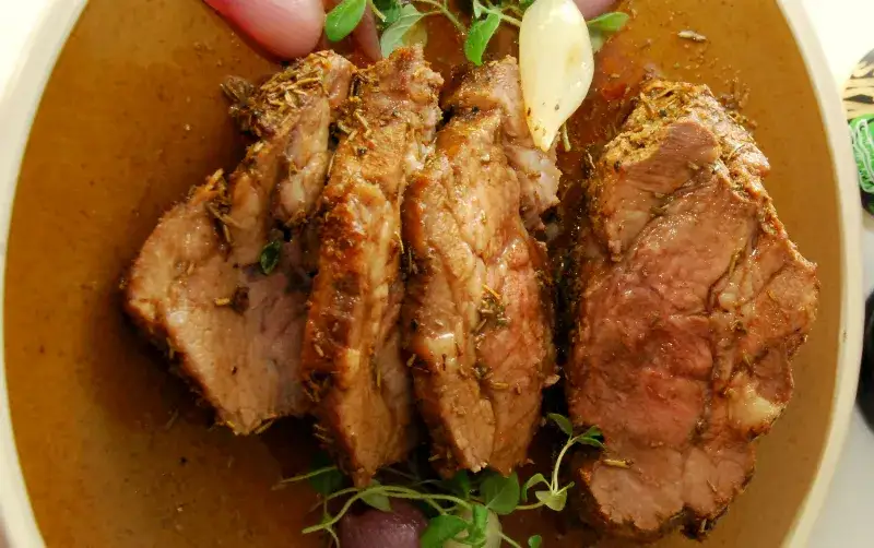 Jak zamarynować karkówkę na obiad, aby była soczysta i pyszna