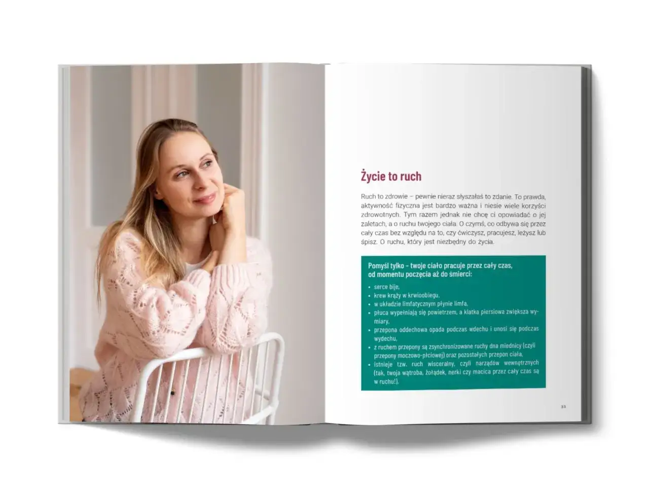 Kobieta w różowym swetrze, uśmiechnięta, z dłońmi pod brodą. Tekst obok opisuje, co trzeba zdawać na fizjoterapię, podkreślając znaczenie ruchu dla ciała.