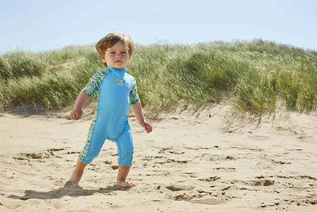Najlepsze stroje piankowe do pływania dla dzieci z ochroną UV