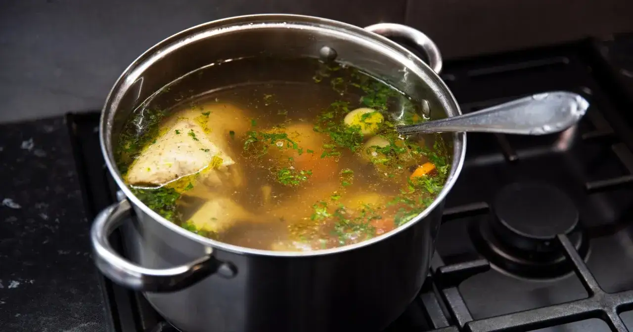 Zupa klarowna: sekret przejrzystości i głębi smaku. Jak zrobić?