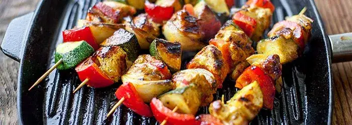 Jak pokroić cukinię na szaszłyki, aby uniknąć problemów z grillowaniem