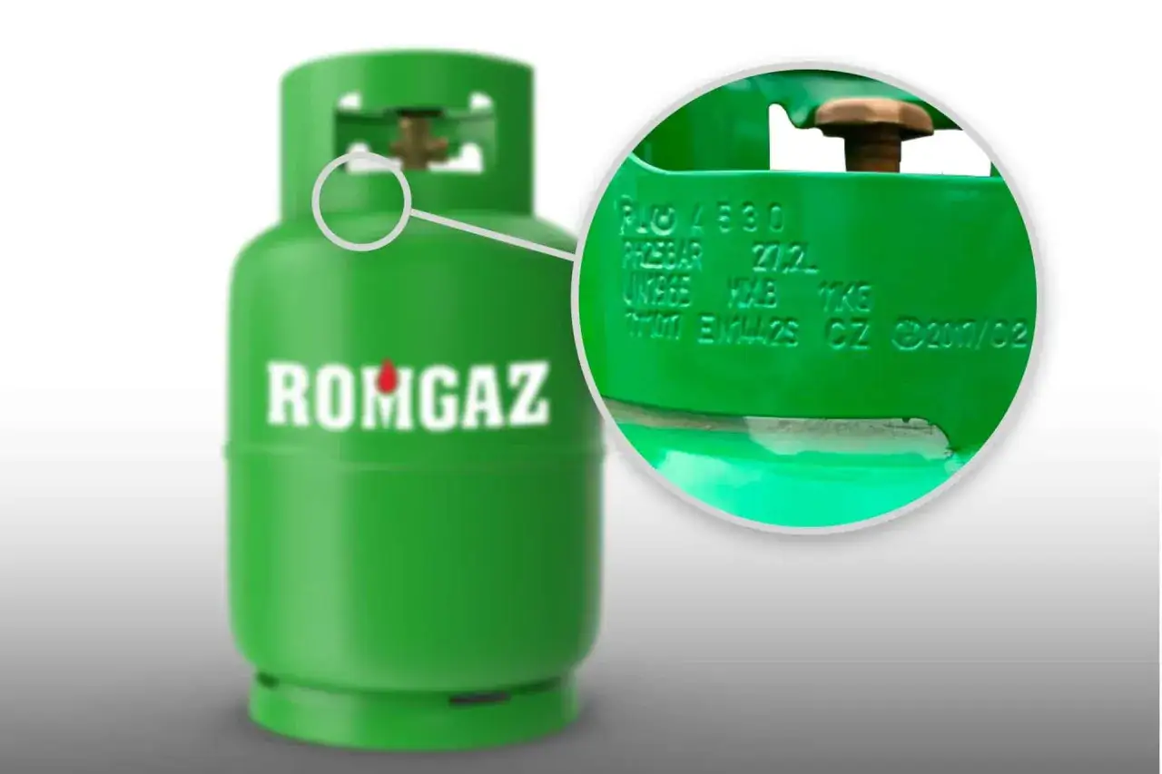 Zielona butla LPG z napisem ROMGAZ i zbliżeniem na wybite oznaczenia.