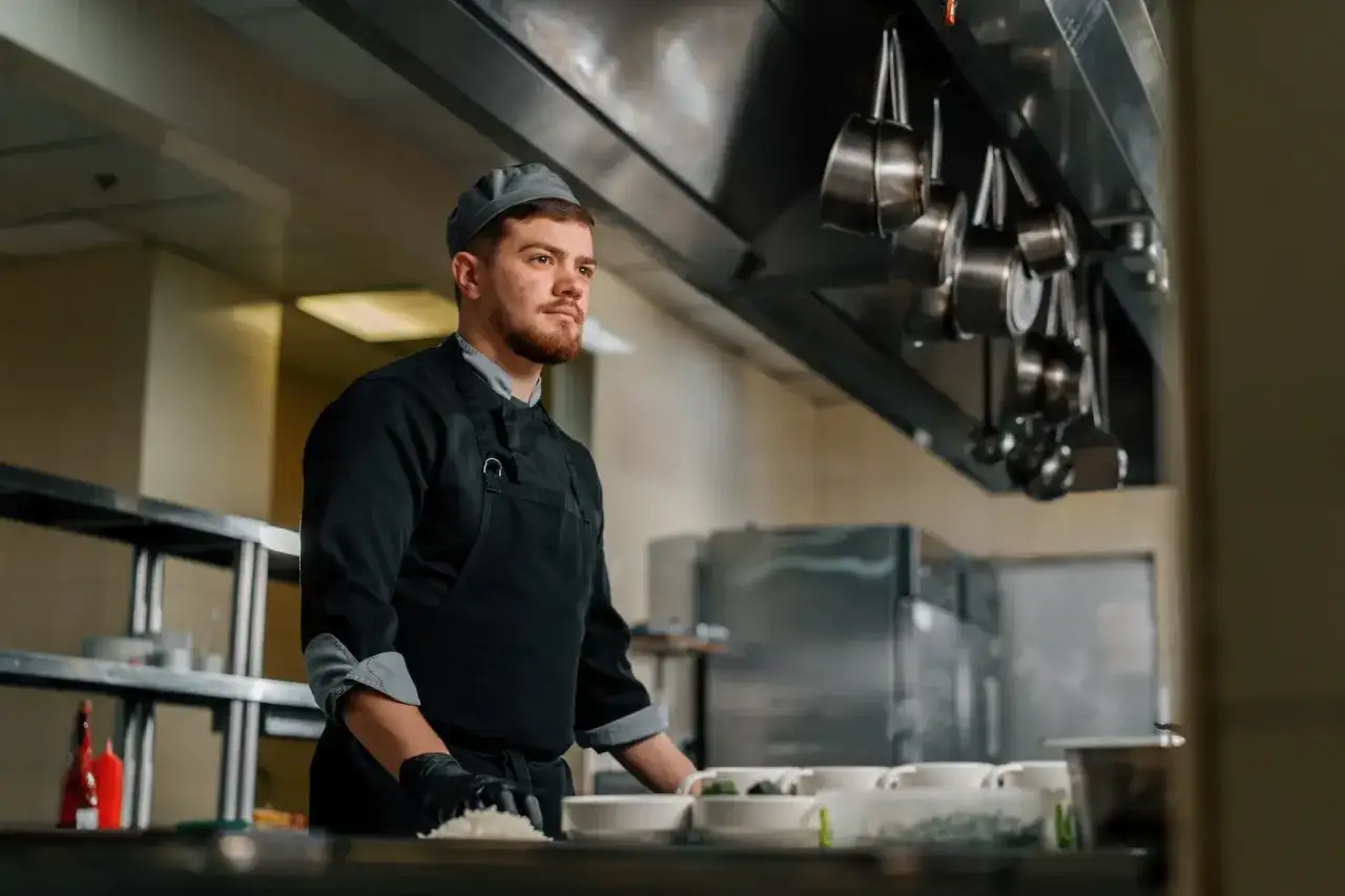 Ile zarabia szef kuchni w hotelu? Zaskakujące fakty o wynagrodzeniach