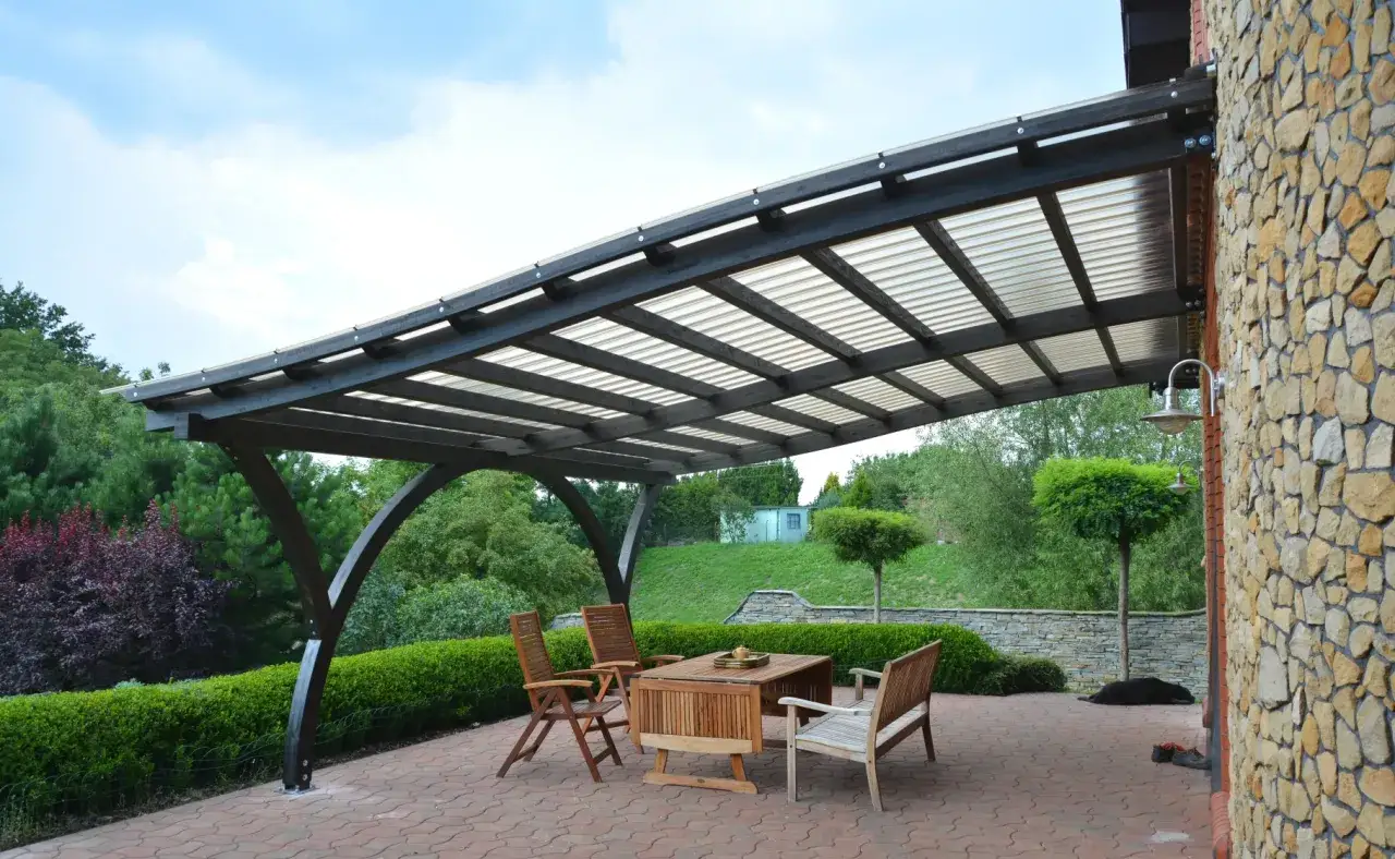 Jak zrobić trwałe zadaszenie tarasu? Prosty sposób krok po kroku