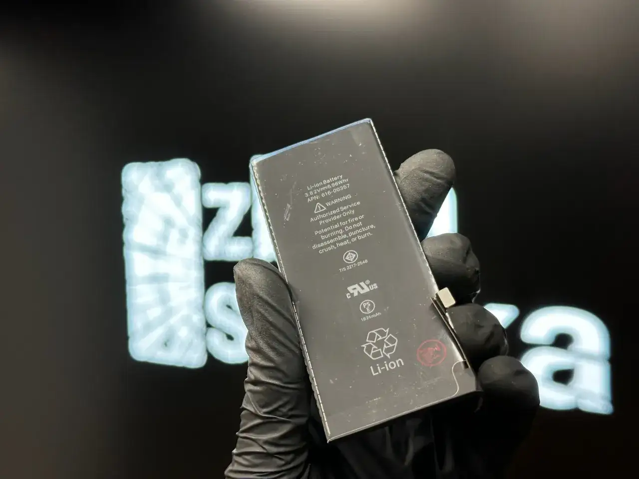 Wymiana baterii iPhone 14 - poznaj ceny i najlepsze serwisy w Polsce