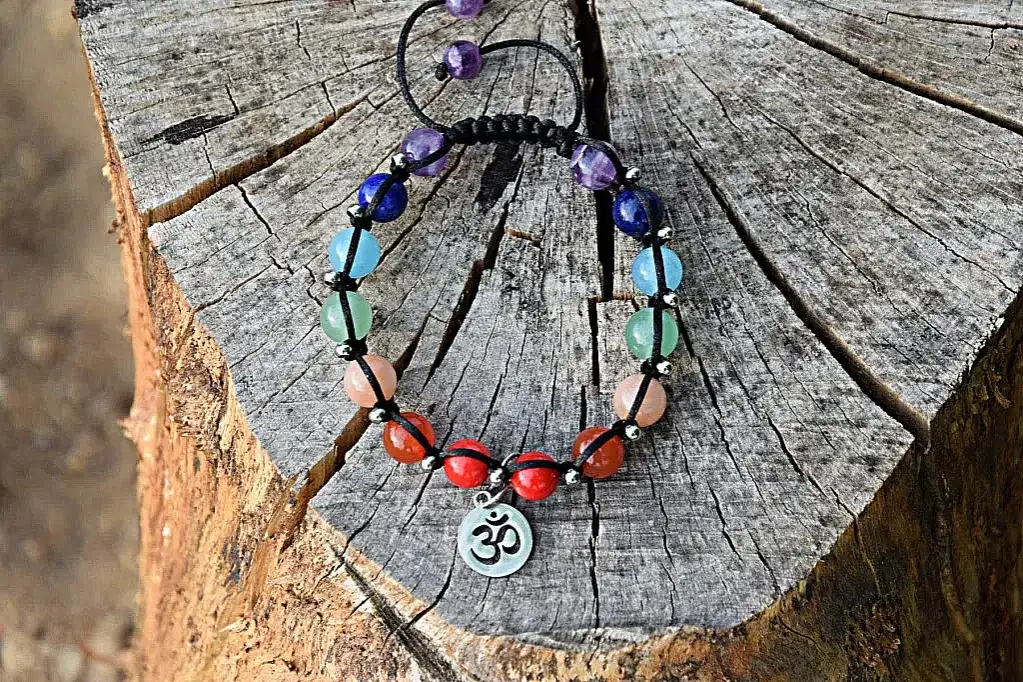 Bransoletka 7 czakr: Kamienie, moc i jak wybrać autentyczną