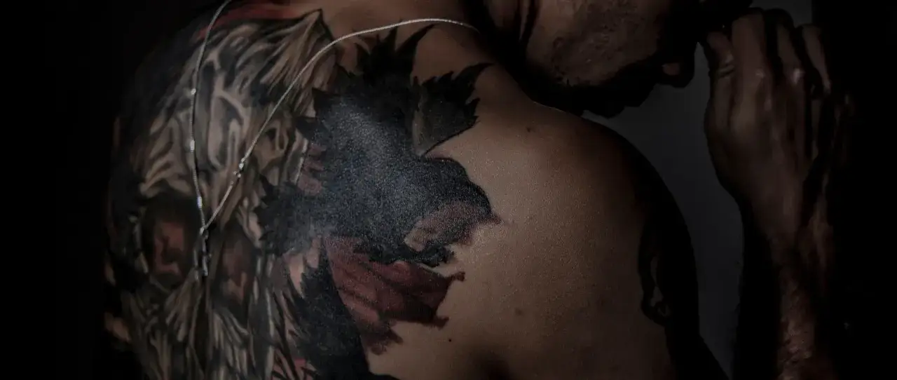 Gdzie tatuaż się nie rozciąga? Odkryj najlepsze miejsca na ciele