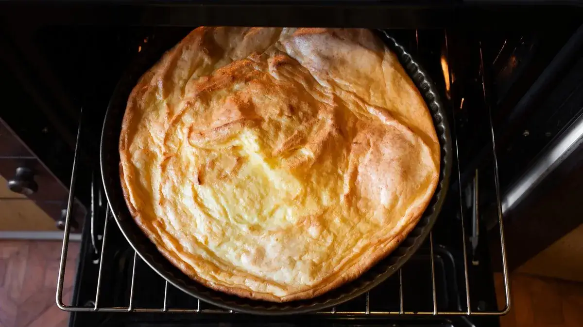 Jak długo piec sernik, by uniknąć zakalca i uzyskać idealną konsystencję