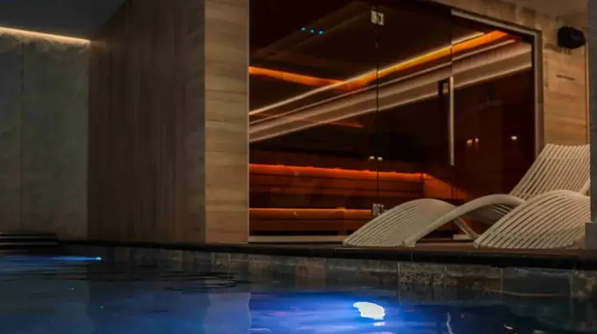 Basen hotelowy: Wszystko, co musisz wiedzieć przed wizytą