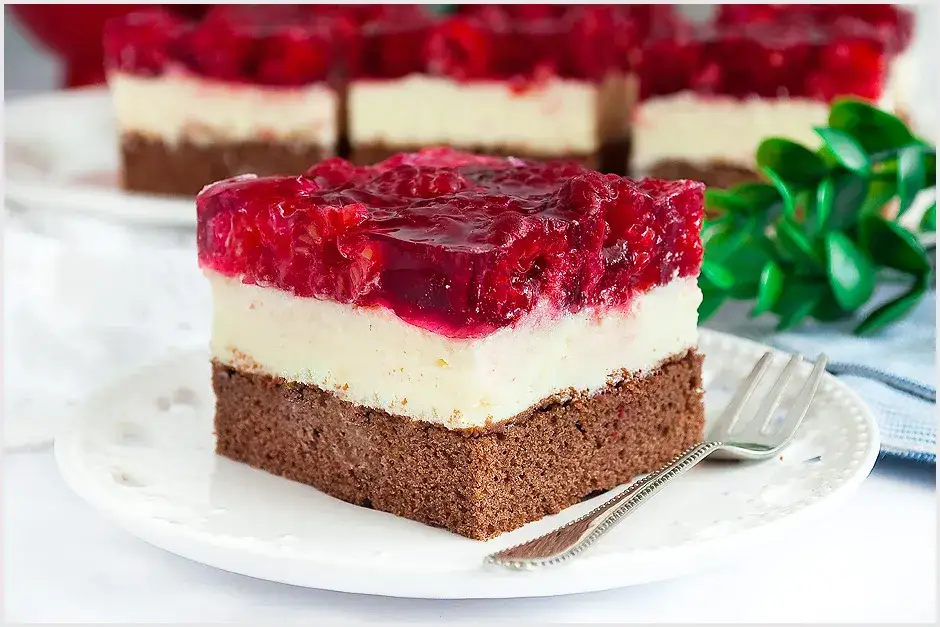 Przepis na ciasto z kremem karpatkowym, które zachwyci gości