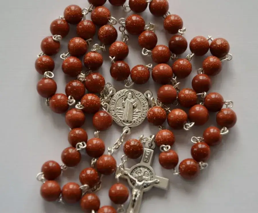 Ile dni trwa różaniec w kościele? Odkryj jego prawdziwy czas trwania