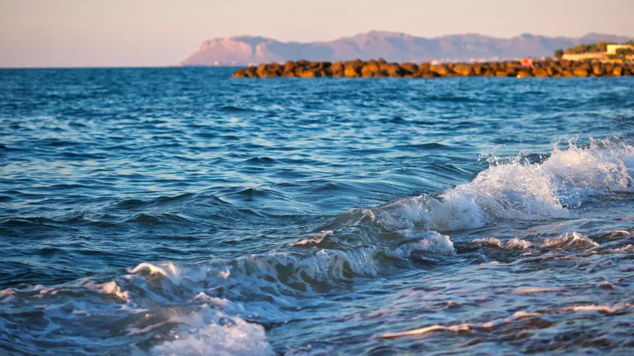 Morze Egejskie gdzie leży? Odkryj jego fascynujące położenie