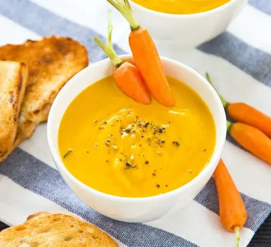 Obiad przy wymiotach: Co jeść, by ukoić żołądek? Porady eksperta