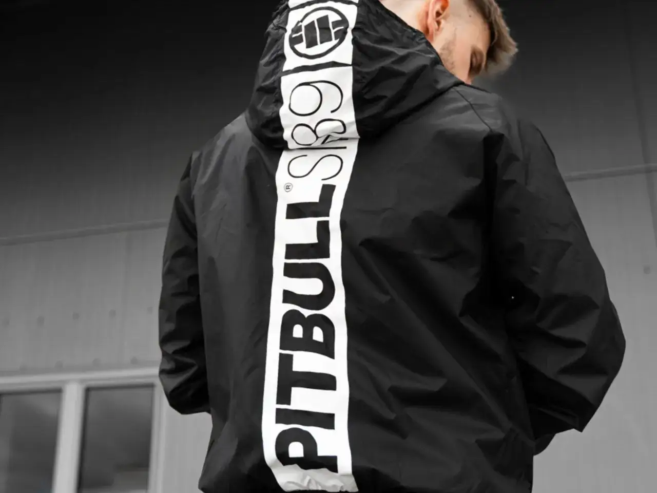 Jak odróżnić kurtkę męską od damskiej? Kluczowe różnice, które musisz znać