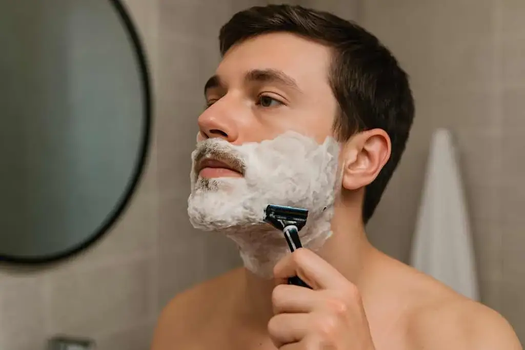 Jak wybrać golarkę męską, aby uniknąć podrażnień i zyskać komfort?