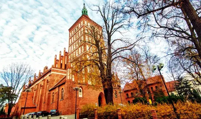 Sanktuaria maryjne na Mazowszu – odkryj niezwykłe miejsca pielgrzymkowe