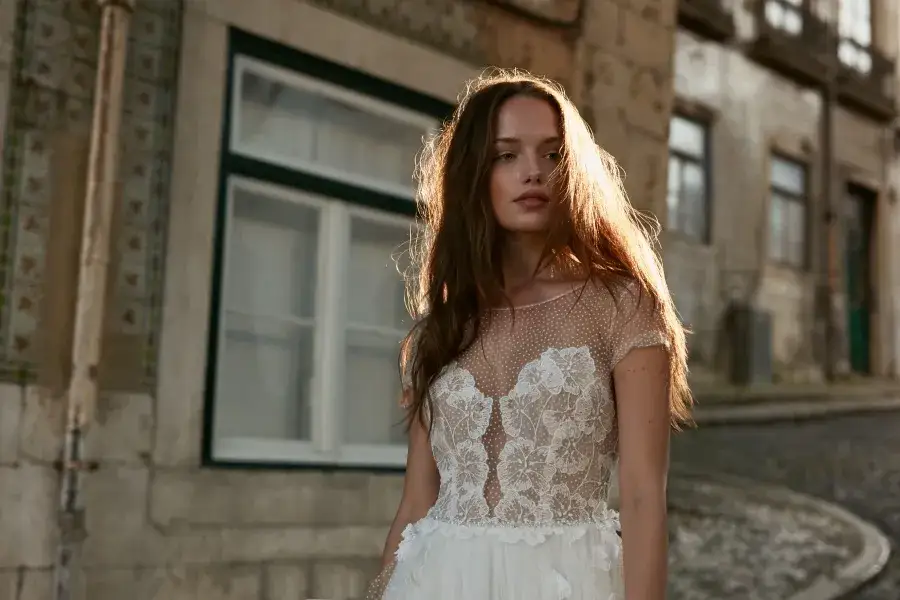 Welon do sukni z falbanami: Jak uniknąć efektu "bezy"?