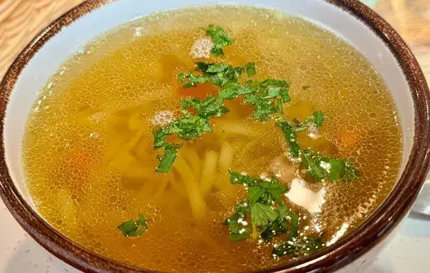 Jak zrobić rosół wegetariański, który zaskoczy smakiem i aromatem