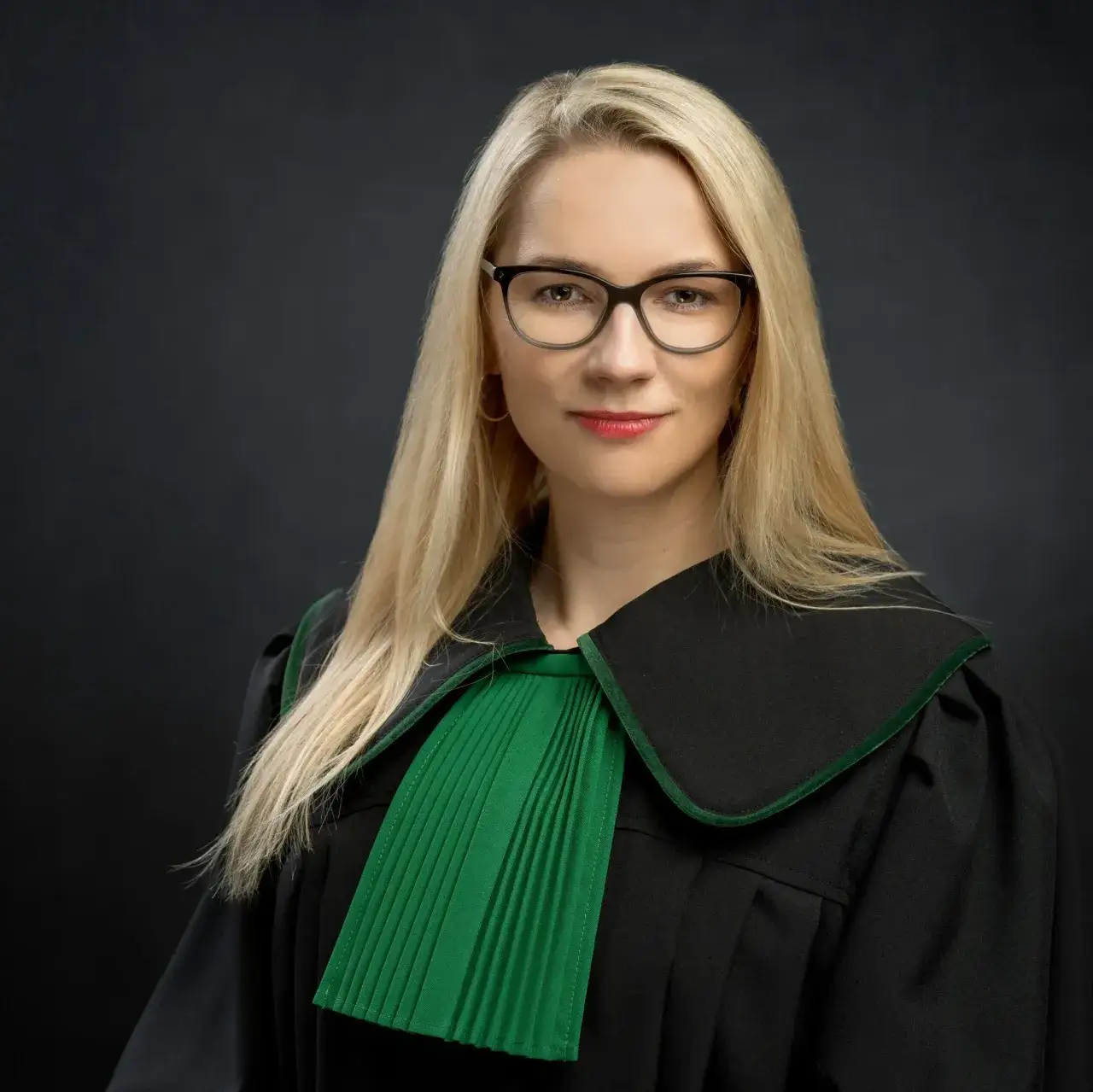 Kiedy sąd odbiera matce dziecko? Poznaj prawa i procedury ochrony dziecka