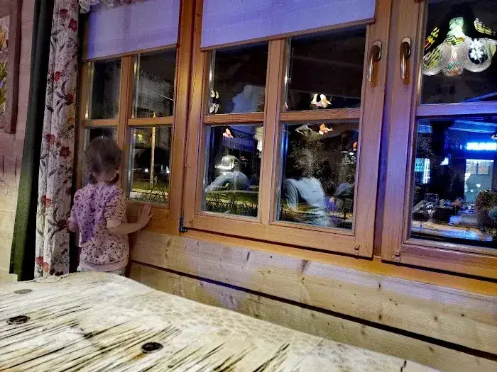 Gdzie zjeść w Nowym Targu? Odkryj najlepsze lokale gastronomiczne