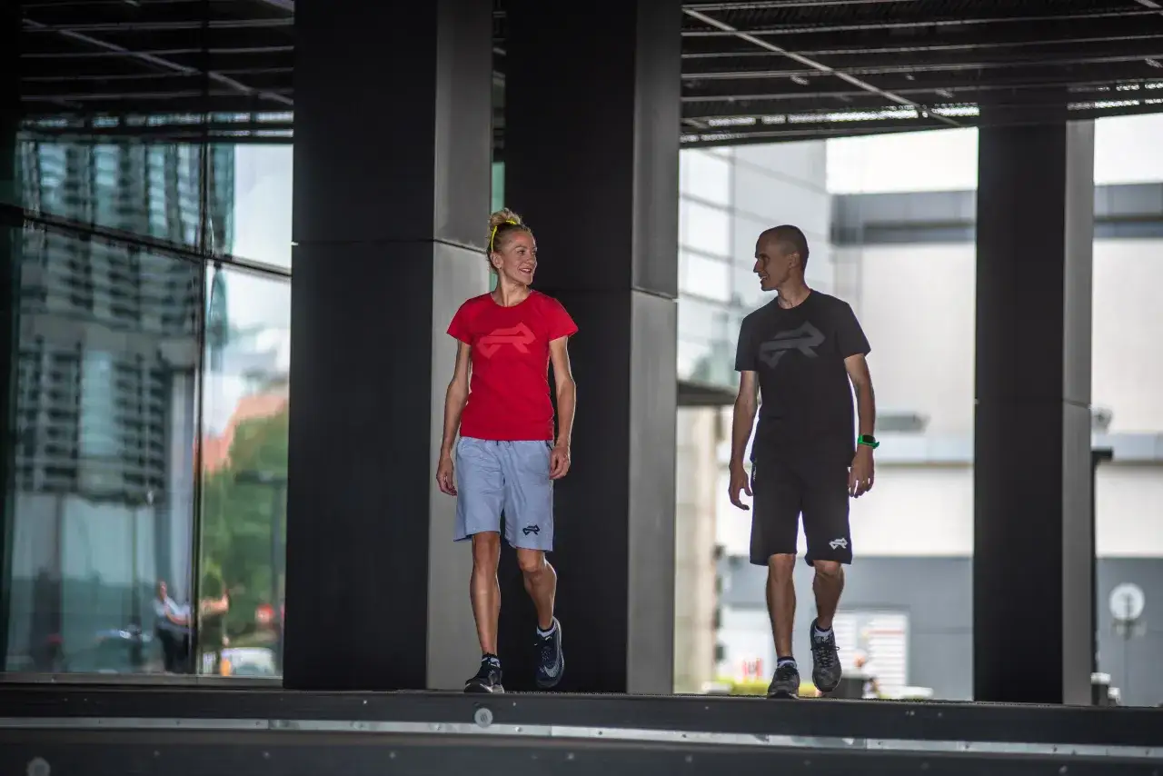 Czy rozciągać się przed bieganiem? Oto co musisz wiedzieć, aby uniknąć kontuzji