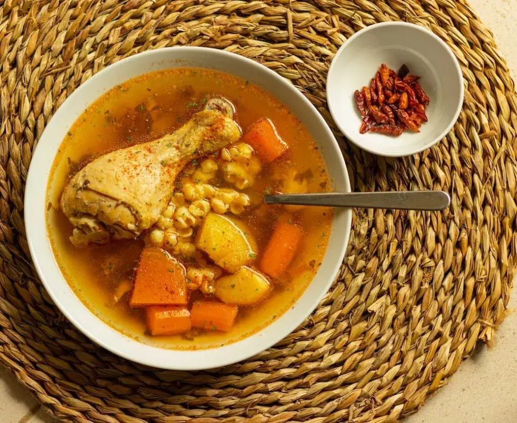 Jakie przyprawy do rosołu z kurczaka, aby uzyskać wyjątkowy smak?