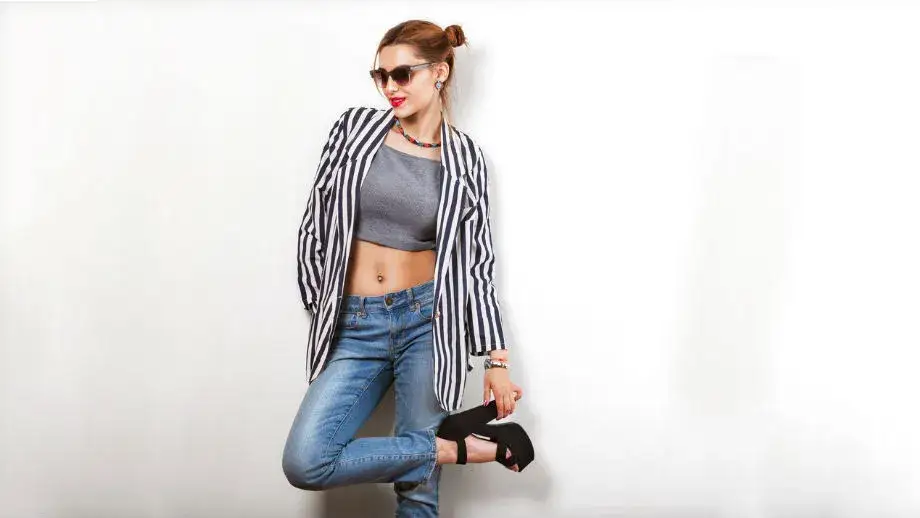 Bluzka w paski z czym nosić – stylizacje, które zachwycą każdego